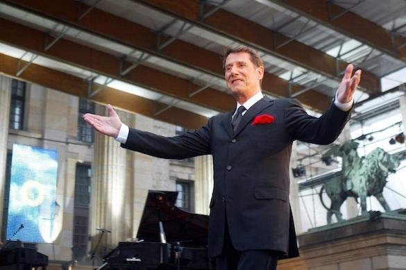 Der Gentleman der alten Schule steht mitten im Leben. Udo Jürgens Homepage