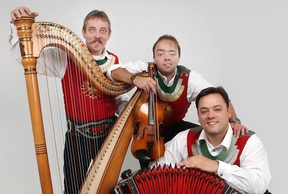 Tradition lässt sich wunderbar mit fetzigen Melodien verbinden, das beweisen die Ursprung Buam immer wieder aufs Neue. Ursprung Buam Lieder
