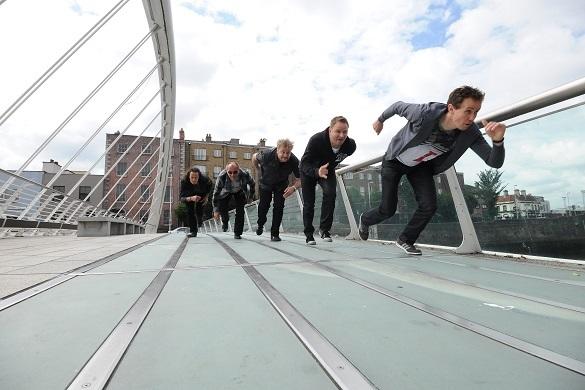 Am 1. Juli geht es los: Der Flashmob der Wise Guys am Kölner Dom startet. Wise Guys Statisten Flashmob