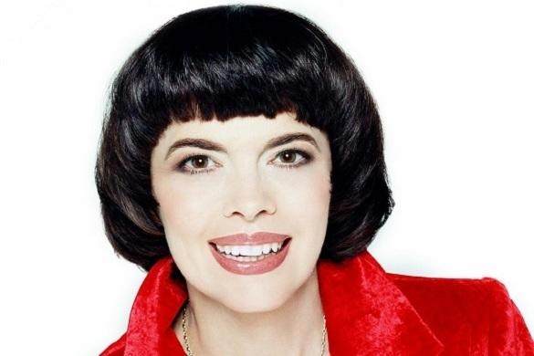 Mireille Mathieu ist einzigartig - und trotzdem finden sich Leute, die es sich zum Ziel gesetzt haben, den schönen Star perfekt zu imitieren. Die besten Mireille - Doubles stellen wir Euch vor. Mireille Mathieu Double