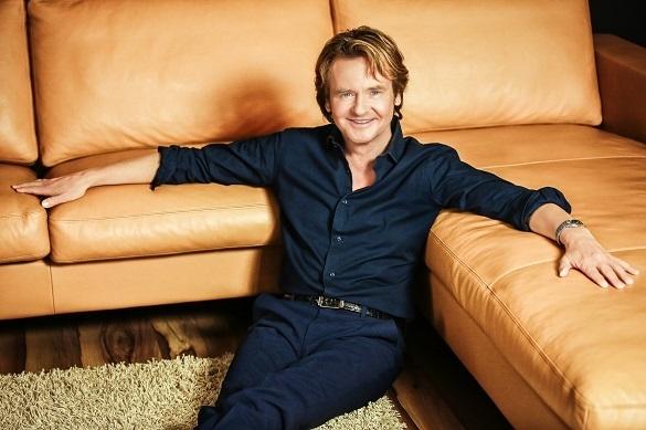 Uwe Busse setzt mit seinem Album Applaus für Dich neue musikalische Maßstäbe: Schlager wird hier als Rundumschlag der Stile begriffen. Uwe Busse Applaus für dich