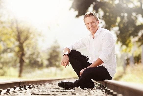 Stefan Mross hat sich super in der Volksmusik-Branche etabliert. Stefan Mross Gleisen
