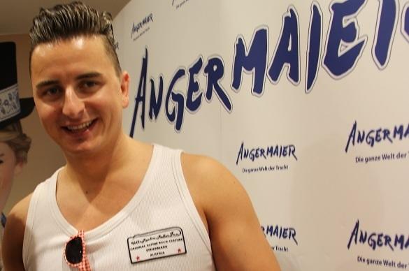 So nah kommen die Fans von Andreas Gabalier nur selten an ihn ran. Andreas Gabalier Angermaier Tracht