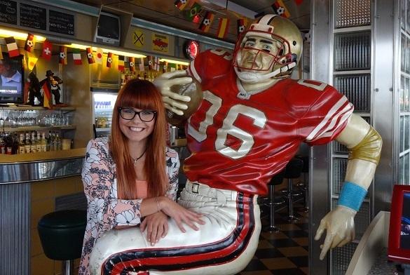 Lisa Wohlgemuth traf sich mit SchlagerPlanet zum Interview in einem American Diner. Dort erzählte sie einiges über ihre zukünftigen Pläne. Lisa Wohlgemuth Interview