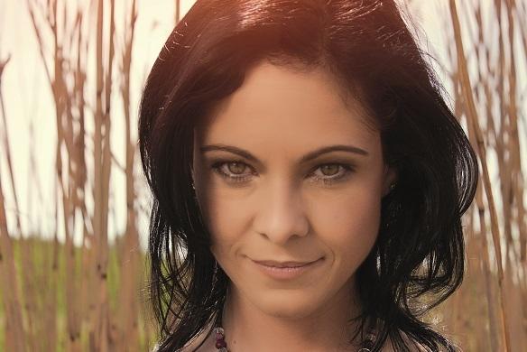Ab heute könnt Ihr das neue Album „Frei“ von Marina Koller, der schönen Sängerin, im Handel erwerben. Marina Koller neues Album Frei