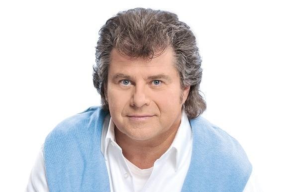 Der Schlagersänger Andy Borg verzaubert sein Publikum mit romantischen Liedern – seit 2006 ist er außerdem als Moderator im Musikantenstadl zu sehen. Andy Borg Songtexte