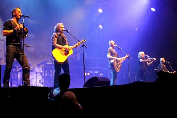Live performen Santiano rauh wie die See, jetzt bewiesen sie auch, dass sie sogar beim Wacken-Festival Bestand haben. Santiano Wacken 2014