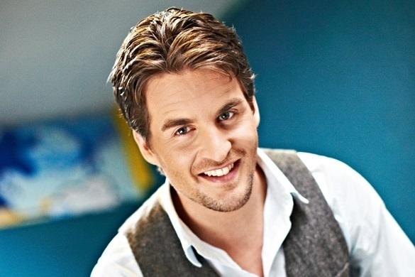 Alexander Klaws ist mittlerweile 30 Jahre alt. Er ist Durchstarter und Karrieremann. Alexander Klaws