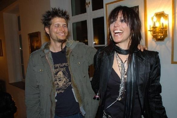 Trotz oder gerade wegen 12 Jahren Altersunterschied verstehen sich die beiden blendend. Nena Familie