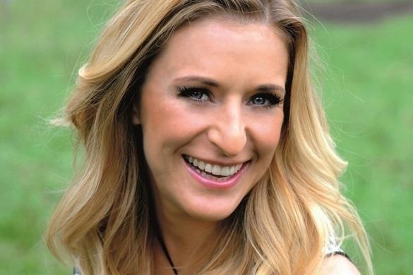 Die 35-Jährige geht mit der Zeit und ist natürlich auch im Netz vertreten. Stefanie Hertel Internet