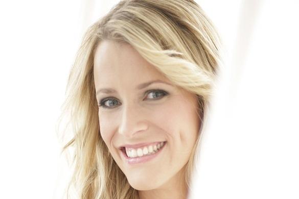 Die Moderatorin und Sängerin Sonja Weissensteiner feiert heute Geburtstag. Sonja Weissensteiner Geburtstag Moderatorin