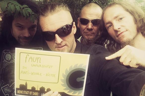 Faun setzt sich schon jeher für die Umwelt ein, das zeigt sich auch an ihrem Bandnamen. Faun Anti-Kohle-Kette