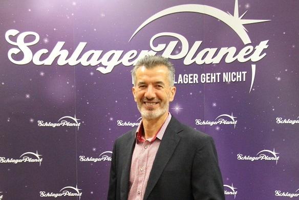 Oswald Sattler ist eine Frohnatur. Der ehemalige Sänger und Gitarrist der Kastelruther Spatzen lebt heute zurückhaltend und bescheiden. Oswald Sattler
