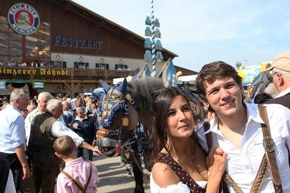 Was trägt Mann von heute auf dem Oktoberfest? Hier kommen die Wiesn Trends 2014 von Lederhosen bis zum Trachtenhemd. Oktoberfest 2014