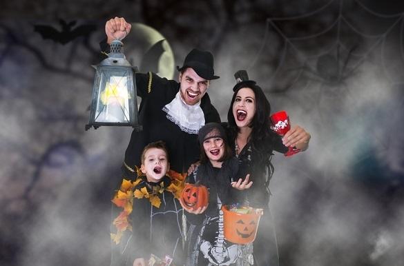 Es gibt viele schaurig-schöne Verkleidungen für Halloween – wir stellen Euch einige vor. Halloween Verkleidung Make-up