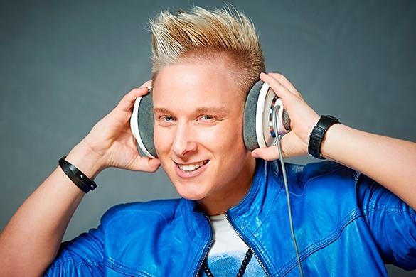 Sich selbst bezeichnet er als unkompliziert, wie kompliziert der Weg zum Schlager-Erfolg für ihn sein wird, stellt sich noch heraus. Pat SchlagerPlanet stellt vor
