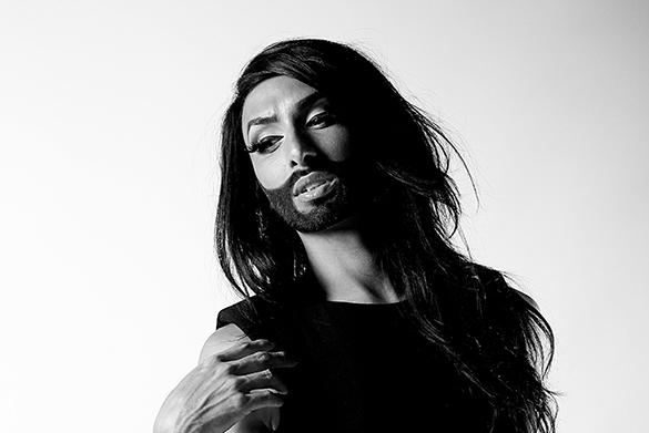 Von ihrer Heimatstadt wurde Conchita Wurst mit der Ehrenbürgerschaft belohnt. Conchita Wurst Ehrenbürgerschaft