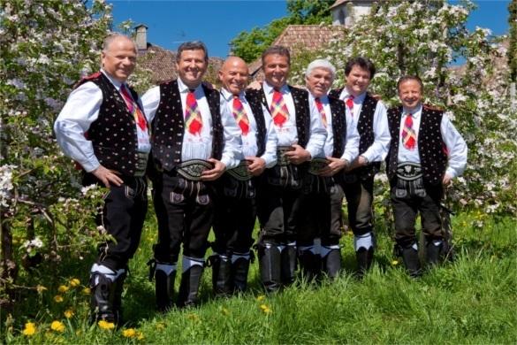 Auf dem Spatzenfest 2014 werden auch die Lieder des neuen Albums der Kastelruther Spatzen erklingen: „Eine Brücke ins Glück“. Kastelruther Spatzen neues Album