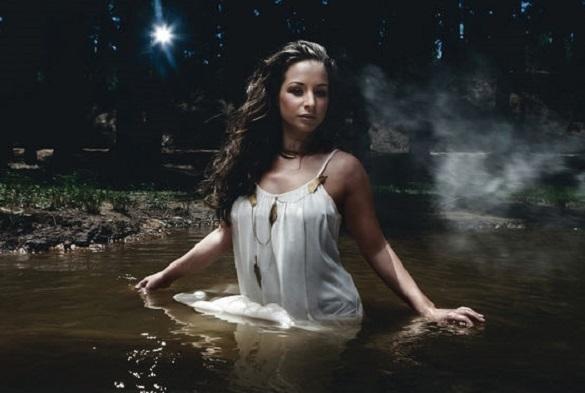 Anfang Mai endete die erste Solo-Tournee von Oonagh. Doch nun verlängert sie nachträglich. Oonagh Tour 2015