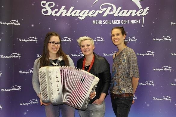 Elaiza besuchten SchlagerPlanet in München und verrieten interessante Details. Elaiza Interview SchlagerPlanet