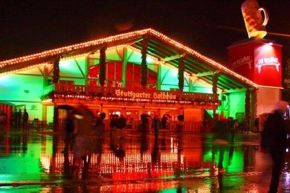 Das Festzelt zum Wasenwirt bei Nacht. Festzelt Wasenwirt Canstatter Wasen
