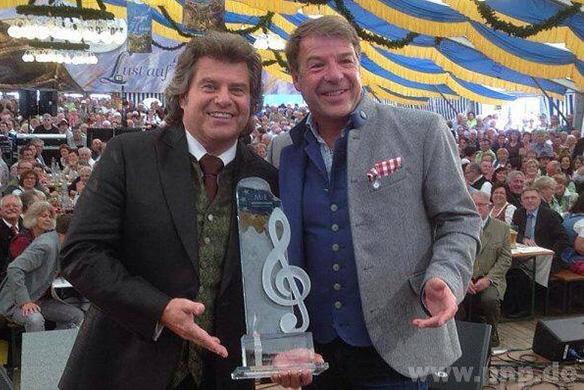 Patrick Lindner zeichnete am Sonntag seinen Kollegen und Freund aus. Andy Borg Internationaler Volksmusikpreis