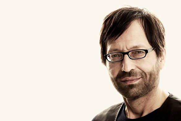 Er war der Saxophonist und Gitarrist von Rosenstolz, heute trauern seine Bandkollegen um ihn. Lorenz Allacher Rosenstolz tot