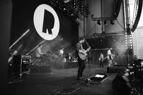 Revolverheld sind beliebt wie nie zuvor. Fans können sich jetzt schon auf die ausverkauften Shows freuen. Revolverheld Tour 2014