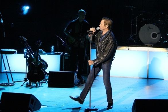 Nach 60 Jahren Bühnenpräsenz ist Peter Kraus nun auf Abschiedstournee. Gestern füllte er die Münchner Philharmonie mit Rock n´Roll Klängen. Peter Kraus Abschiedstournee München Gasteig