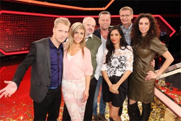 Oliver Pocher leitet das Duell zwischen Günther Jauch und dem prominenten Rate-Team. 5 gegen Jauch Hubert Kah