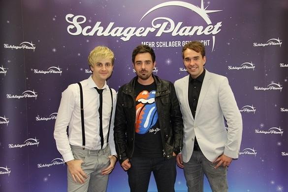 Die Cappuccinos bilden nach der Trennung von Schlagzeuger Robert ein Trio. Dieser Neuanfang spiegelt sich auch auf der neuen Webpräsenz wider. Die Cappuccinos neue Internetseite