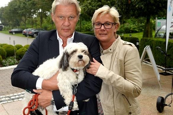 Johnny Logan hat sein Leben wieder im Griff. Geholfen hat ihm dabei auch seine Freundin Tanja Surmann. Johnny Logan Tanja Surmann Freundin