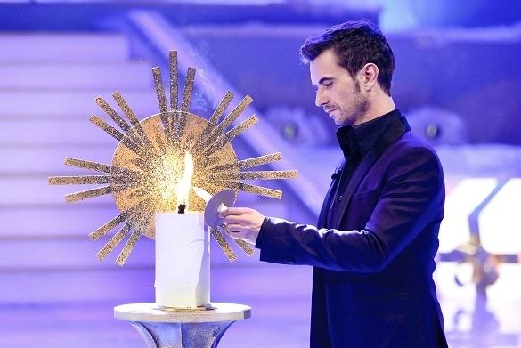 Am 29. November 2014 entzündet Florian Silbereisen wieder „100.000 Lichter“ und feiert sein „Adventsfest“. Florian Silbereisen