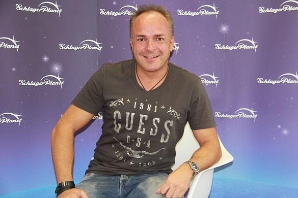 Tim Toupet besuchte SchlagerPlanet zu einem Interview voller guter Laune. Tim Toupet Interview