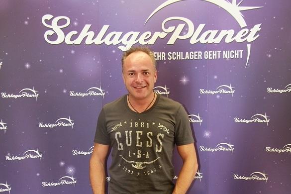 Er hat bereits Erfahrungen in großen TV-WGs sammeln können: Tim Toupet könnte sich gut vorstellen, ins Dschungelcamp zu ziehen. Tim Toupet Interview Dschungelcamp
