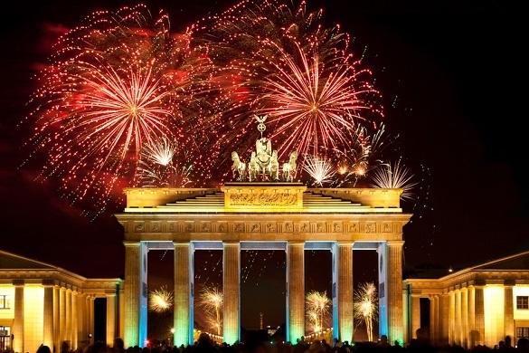 Wieder ein Grund für Berlin zu feiern. 300.000 Menschen versammelten sich um das Brandenburger Tor. Mut zur Freiheit Festival Mauerfall