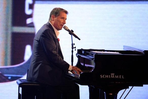 80 Jahre und über 50 veröffentlichte Alben. Nach 36 Jahren landet Udo Jürgens erstmals wieder auf Platz eins der Charts. Udo Jürgens Album Charts