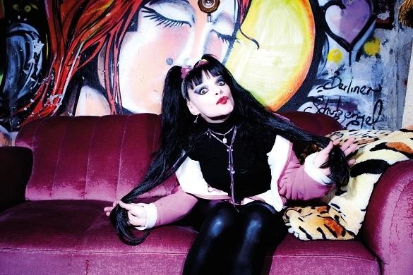 Nina Hagen gilt als die Erfinderin des deutschen Punks. Das Erste strahlt heute ein Portrait über die Musikerin aus. Nina Hagen ARD Portrait
