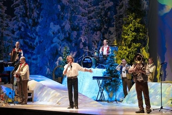 Bei Hansi Hinterseer weihnachtet es schon sehr. Gemeinsam mit dem Tiroler Echo ist er bis zum 16. Dezember auf Tour. Hansi Hinterseer Tiroler Echo