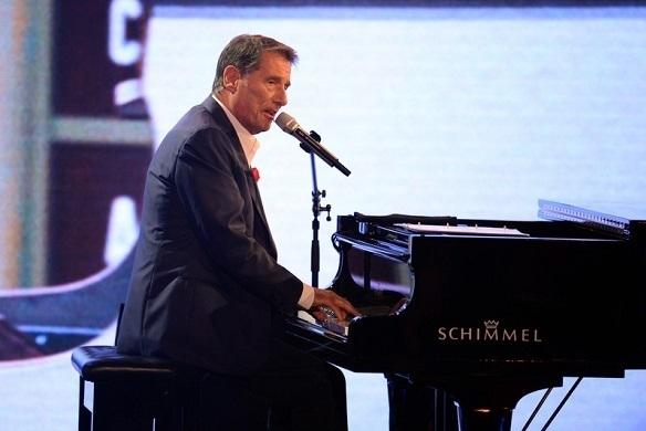 Udo Jürgens machte gestern auf seiner Mitten im Leben-Tour 2014 Halt in Berlin. Udo Jürgens Konzert Berlin 2014
