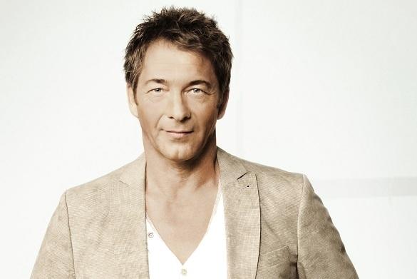 Gilbert macht ein Geheimnis um sein Alter. Mit seiner Musik gehört der Musiker jedoch noch lange nicht zum alten Eisen. Gilbert Geburtstag