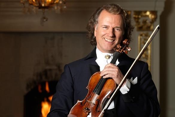 Seine Stradivari ist sein Heiligtum. Bei dem Preis des Instrumentes ist das auch kein Wunder. André Rieu Interview SchlagerPlanet