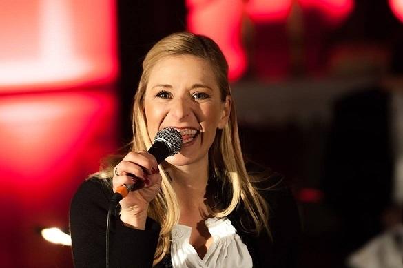 Weihnachtslieder: Stefanie Hertel präsentiert immer wieder stimmungsvolle Weihnachtslieder. Ihr aktuelles Album trägt den Titel „Dezembergefühl“. Stefanie Hertel
