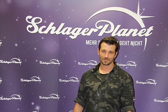 Achim Petrys Songs waren zunächst nur Coverversionen von den alten Wolfgang Petry Liedern. Achim Petry Lieder