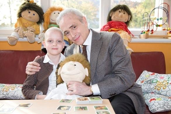 Spenden für den guten Zweck auf der „José Carreras Gala 2014“, dem TV-Highlight auf SAT.1 Gold. José Carreras