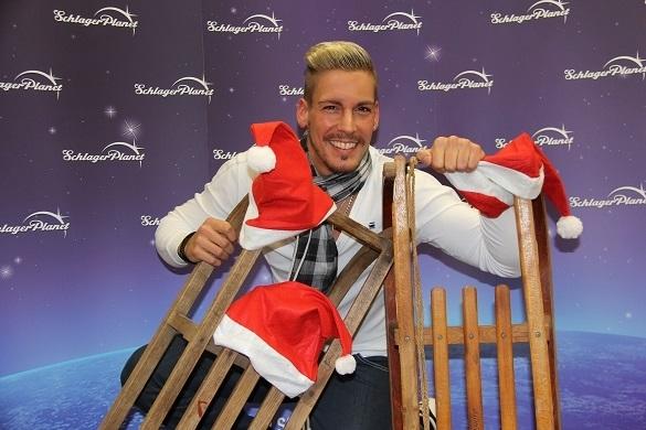Als Kind glaubte Norman Langen an den Weihnachtsmann. Norman Langen Interview SchlagerPlanet