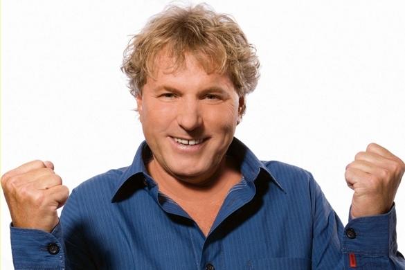 Bei Bernhard bringt geht es heute morgen besinnlich zu. Der Sänger und Moderator packt schon mal Geschenke aus. TV Tipp Schöne Bescherung
