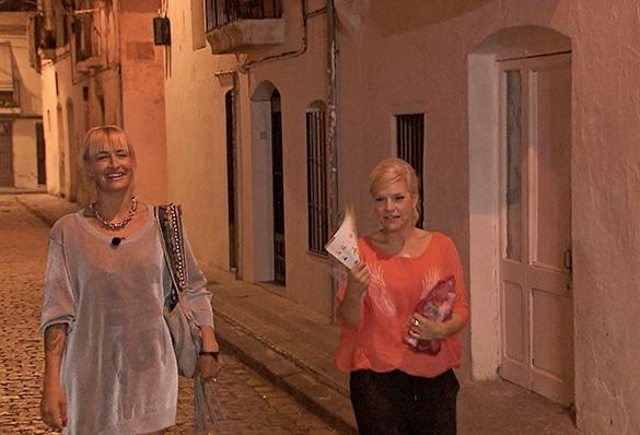 Gemeinsam testen sie die spanischen Gaumen- und Männerfreuden der spanischen Metropole. Ina Müller Sarah Connor Durch die Nacht