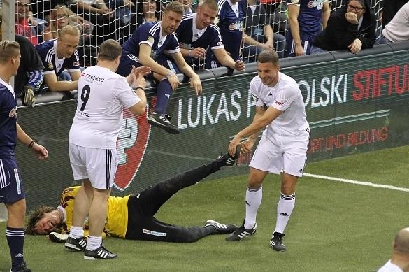 Jürgen Drews, Mickie Krause oder Norman Langen - alle waren sie gestern zum Sparhandy Cup von Lukas Podolski gekommen. Mickie Krause Sparhandy Cup Podolski