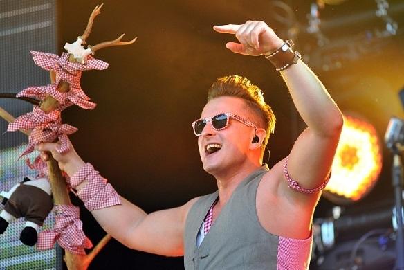 Humor hat Andreas Gabalier bereits bewiesen. Doch wenn es um seine Fans geht, reicht es dem VolksRock'n'Roller. Andreas Gabalier EAV Kritik